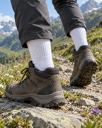 Marche sur un sentier de montagne suisse
